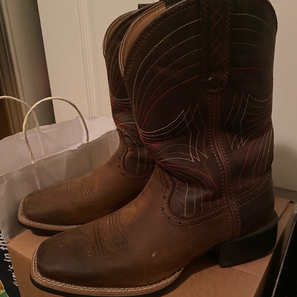 Men’s Ariat boots size 8EE